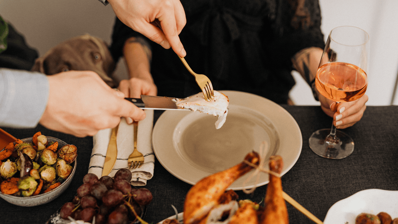 Tych produktów nigdy nie łącz ze sobą. Niby niewinne, a jednak dodają kilogramów