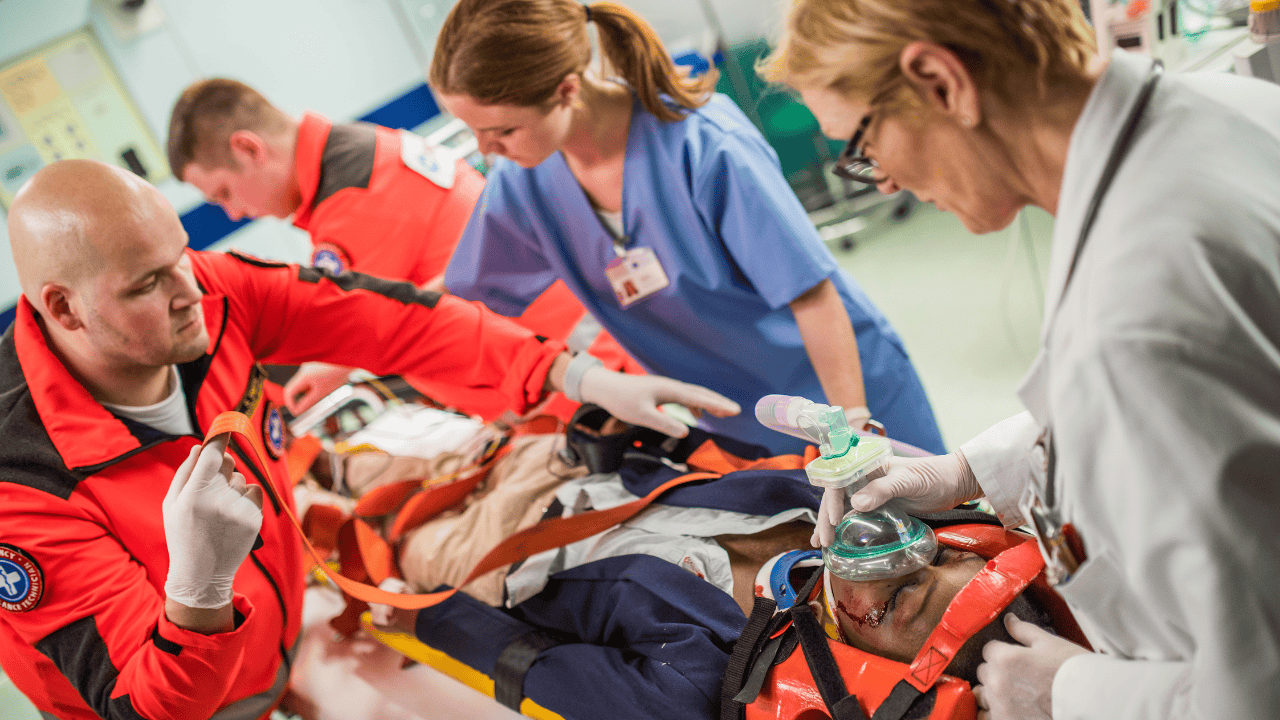 Ratownicy medyczni chcą być koronerami. Czy to podniesie jakość orzekania o śmierci?