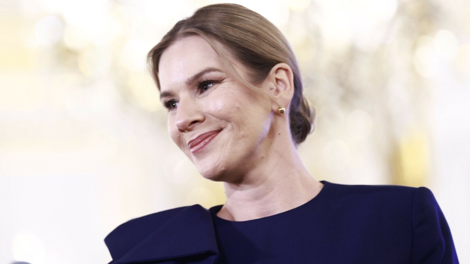 Marta Nawrocka wraz z uczniami udekorowała Pałac Prezydencki