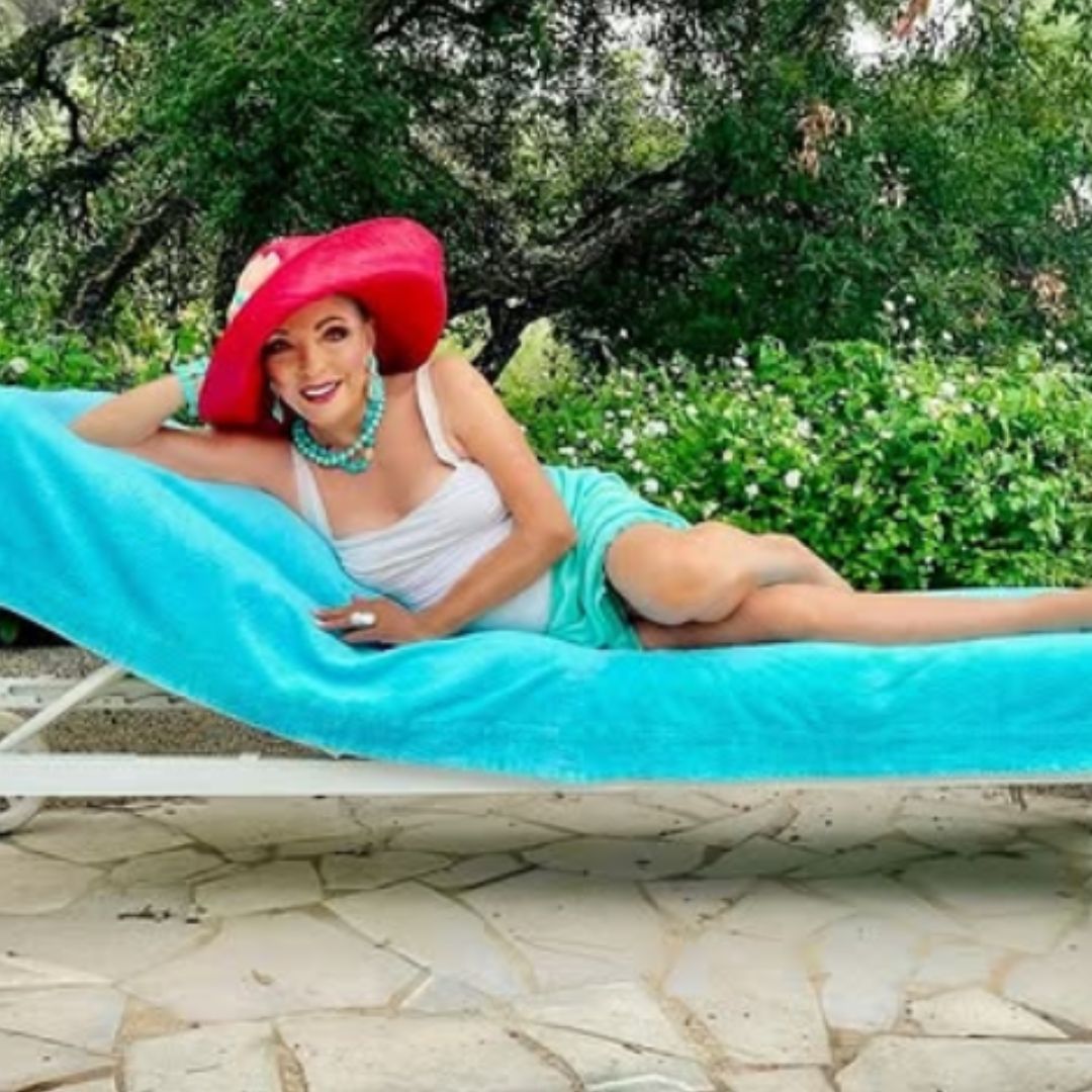 93-letnia gwiazda w samym bikini! Ale się odstrzeliła