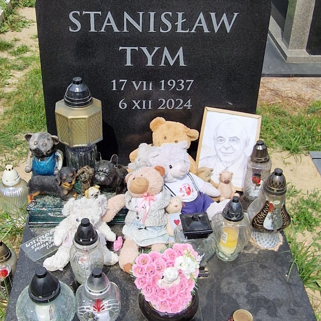 Tak wygląda grób Stanisława Tyma. Niewiarygodne, co tam zostawili