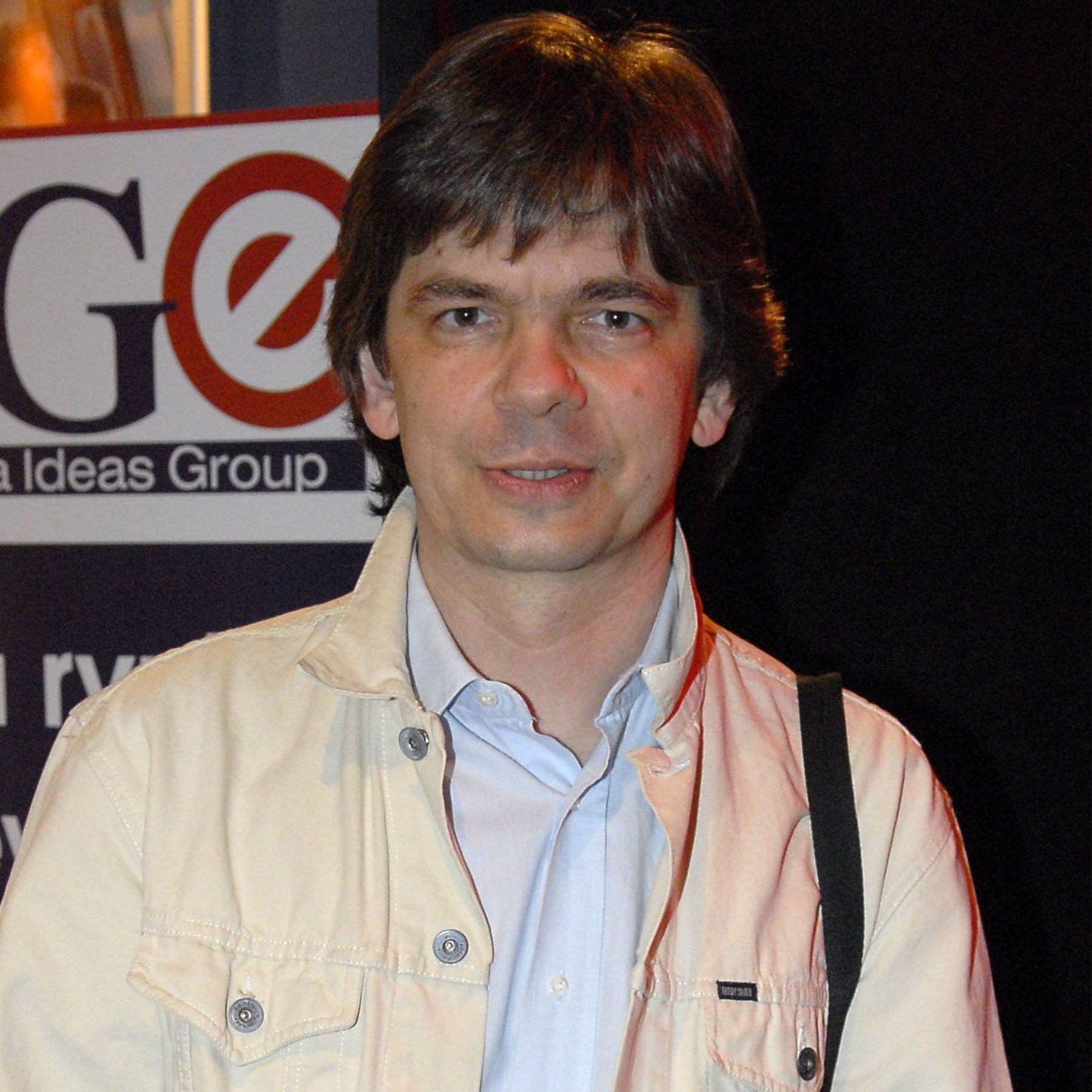 Filip Łobodziński ożenił się ze swoją matką chrzestną. Pokazał zdjęcia ze ślubu