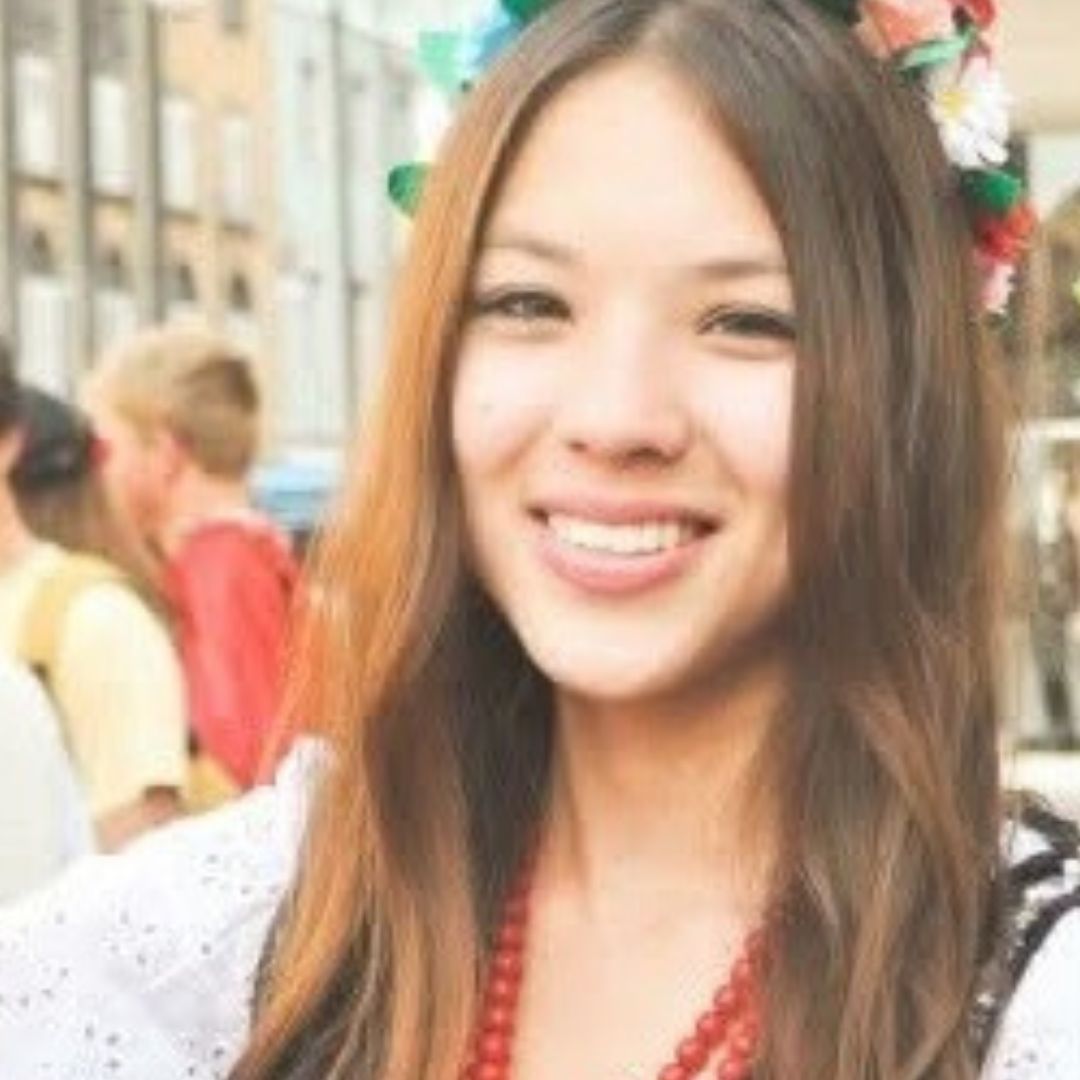 Dziś zna ją cała Polska. Poznajecie kto jest na zdjęciu? Miała wtedy 17 lat