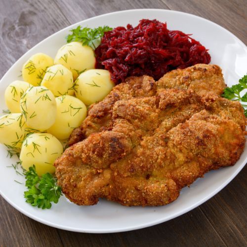 Smaruje po schabowym i smażę. Mięso staje się kruche i delikatne