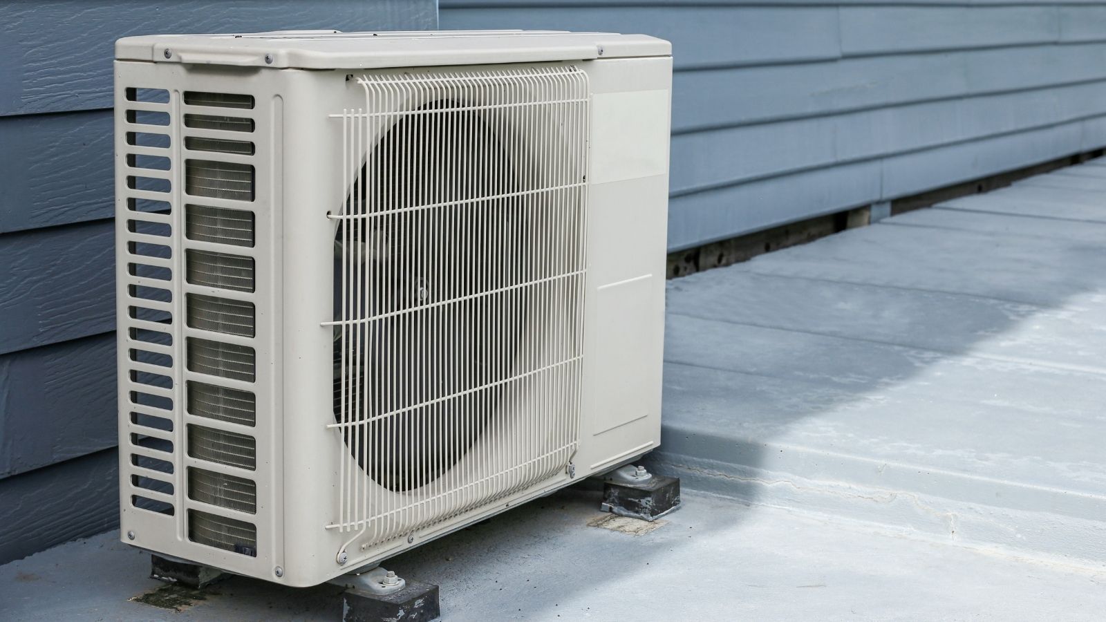 Grzali mieszkanie klimatyzacją przy wielkich mrozach. Tyle wyniósł rachunek za energię, ale to nie wszystko