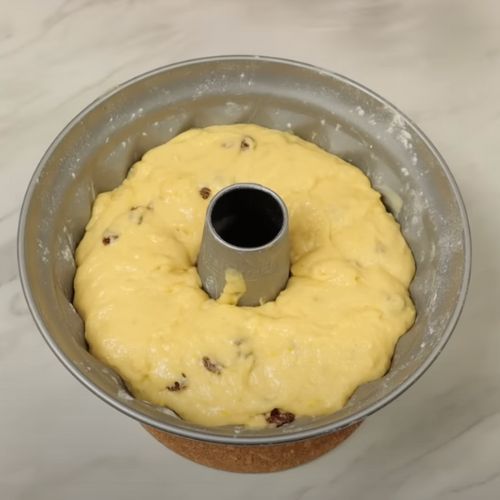 Niezwykle puszysta babka drożdżowa na Wielkanoc. Przepis mam od Babci