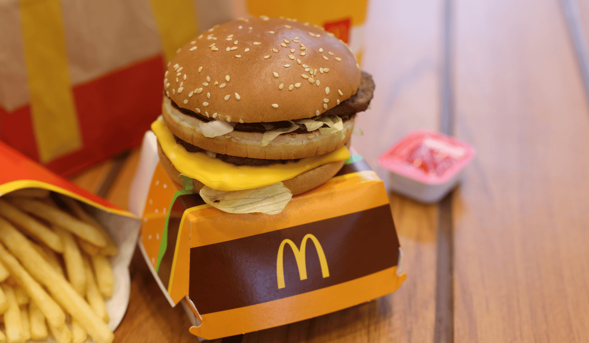 Ile kalorii ma Burger Drwala? Jak się skusisz, będziesz go trawić trzy dni