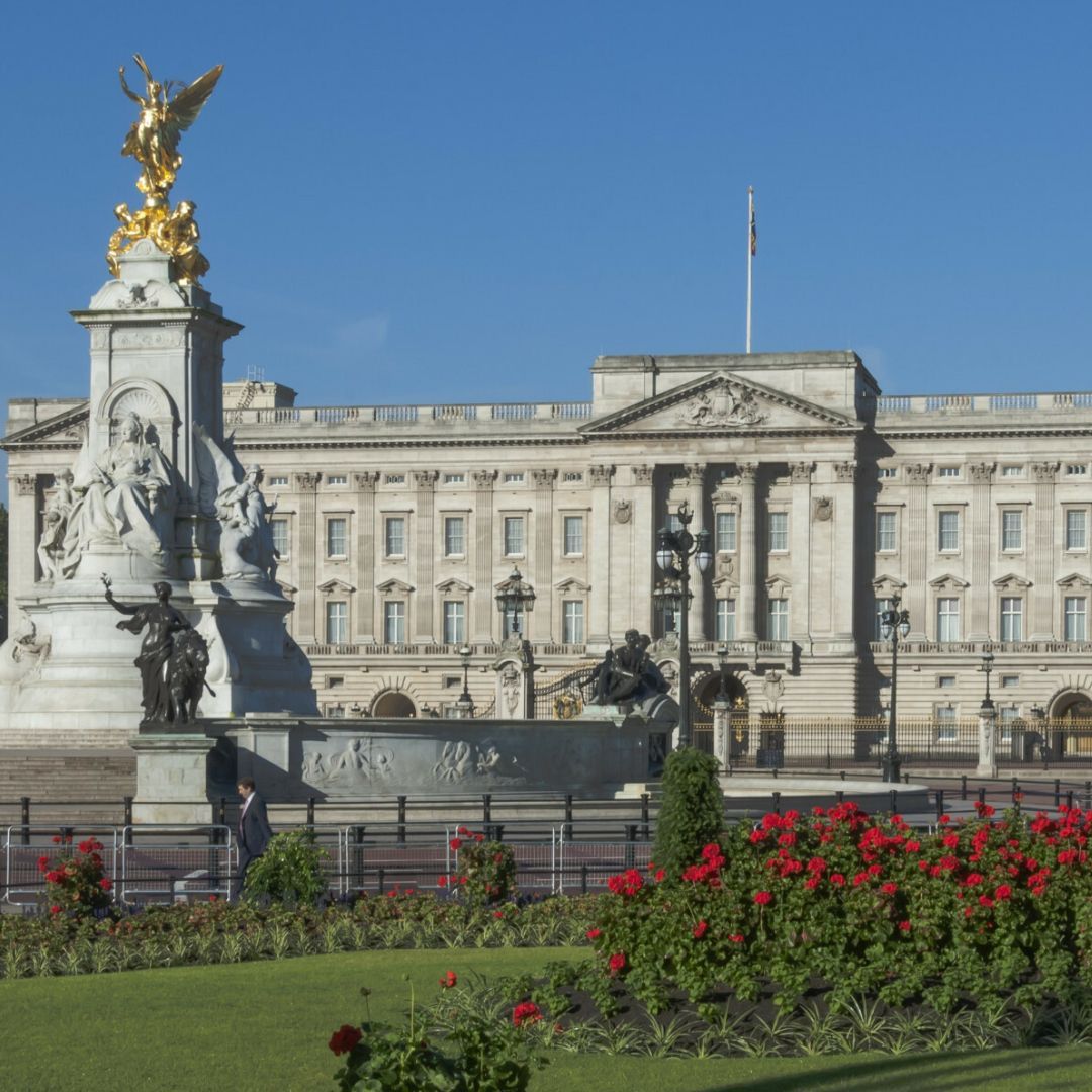 Skandal w Pałacu Buckingham. W środku książę Andrzej i Epstein. Zdjęcia obiegły świat