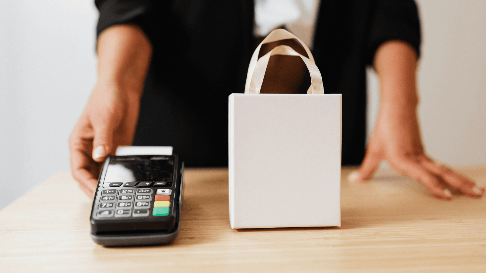 Zakaz płacenia gotówką. UE wskazało termin i ostatecznie wprowadza zmiany