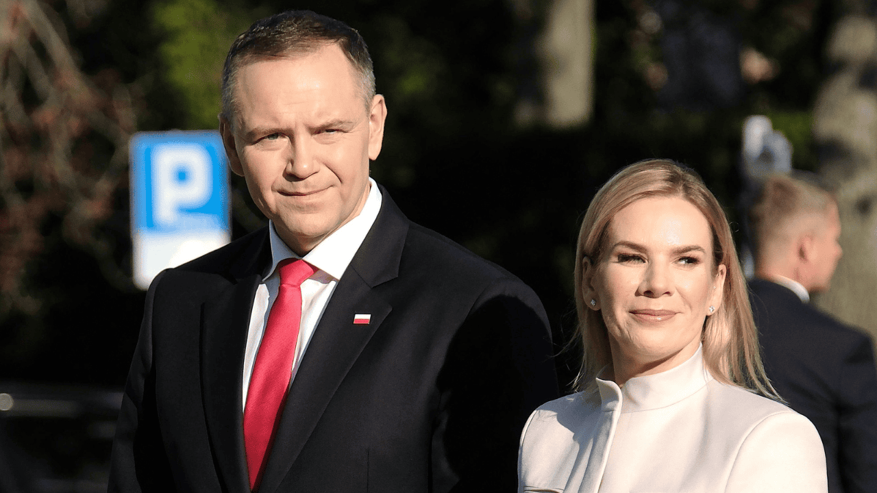 Karol Nawrocki nie zabrał żony na spotkanie z Trumpem. Wsiądzie w inny samolot, wyciekły szczegóły