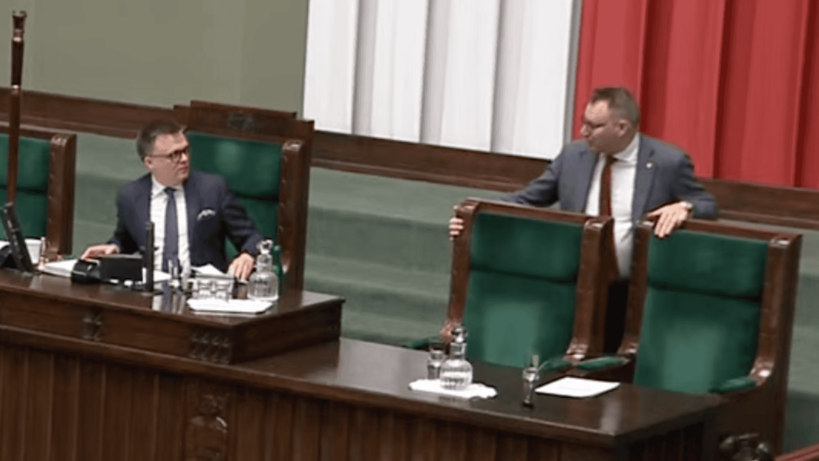 Dziwne zachowanie Hołowni. Nagle przerwał obrady: "To ja bym poprosił na piśmie"