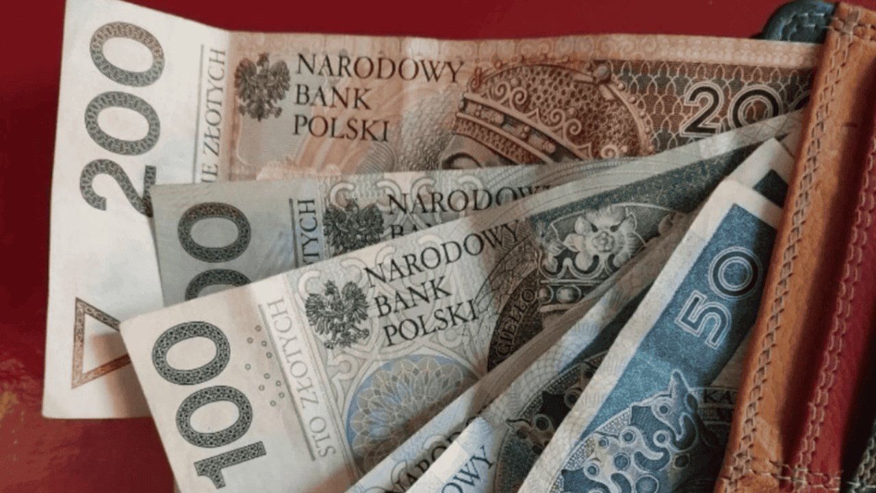 ZUS daje 1400 złotych przez 3 lata. Niewielu Polaków wie o tym świadczeniu