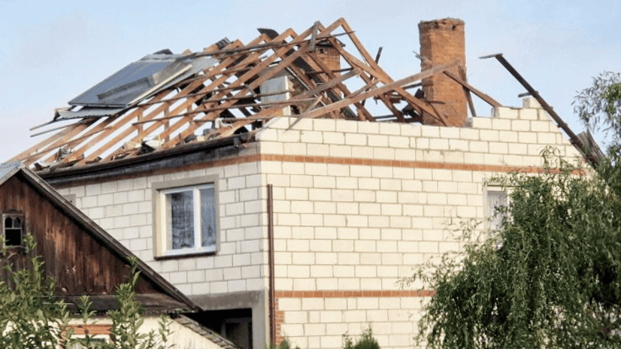 Rosyjski dron runął na ich dom. Wstrząsająca relacja: "Huk i wybuch"