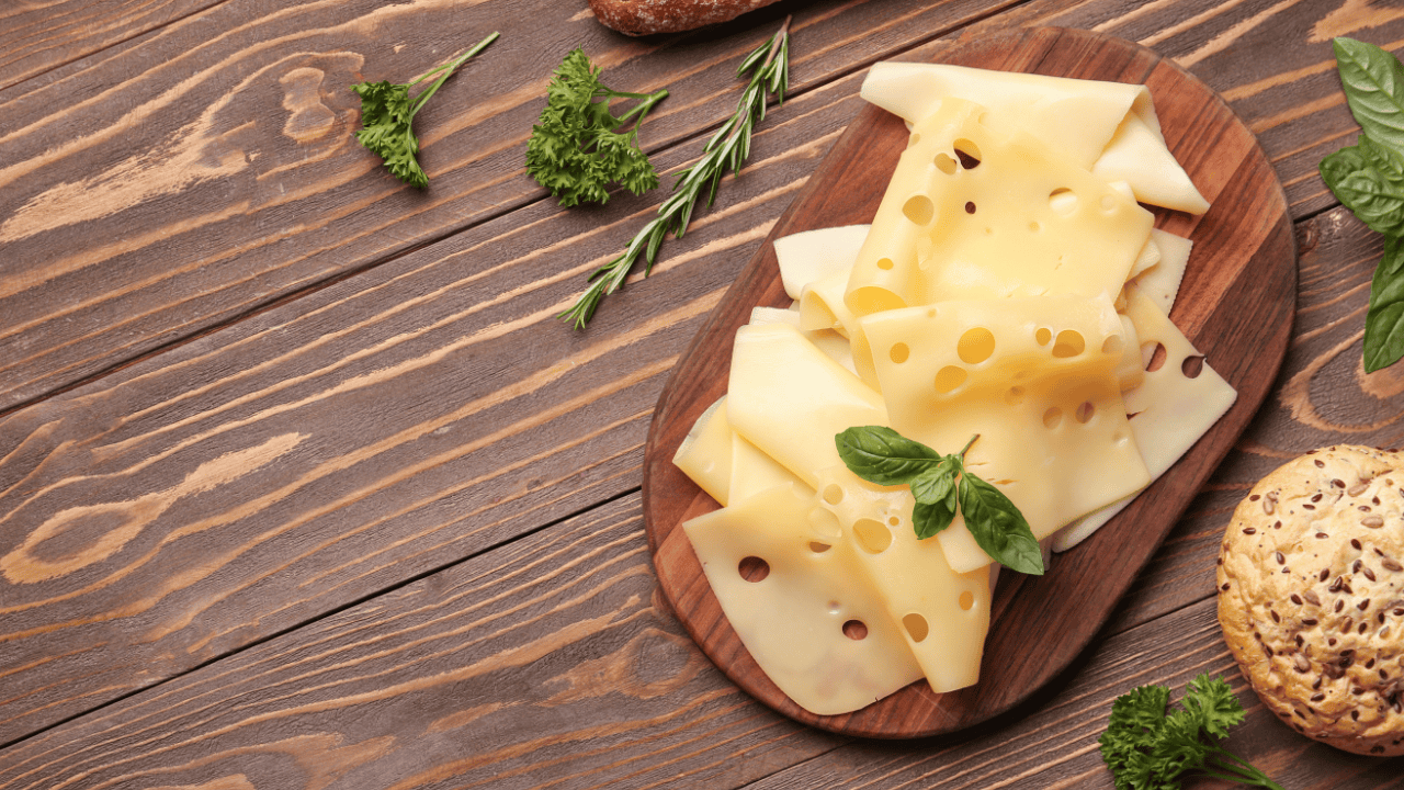 Większość je go na kanapce a mało kto wie, jaki jest zdrowy. Zaskakuje wartościami