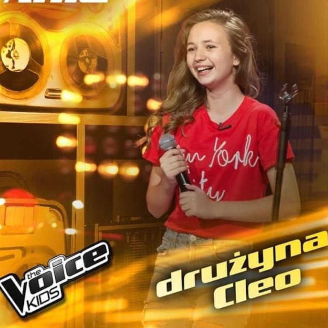 Jako 14-latka wygrała "Voice Kids", teraz kończy studia. AniKa Dąbrowska wyrosła na kobietę o takiej urodzie, że uginają się kolana