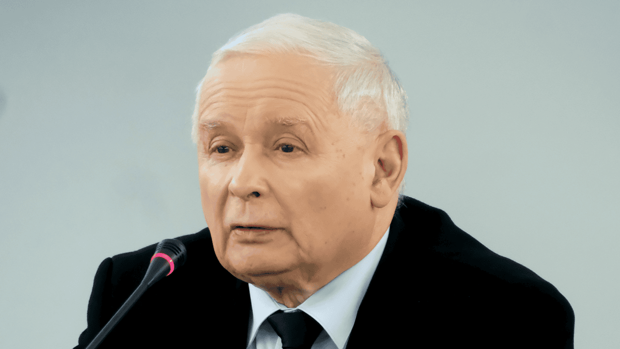 Burza po szokujących słowach Gargamela na miesięcznicy smoleńskiej. Grożą mu poważne kosekwencje