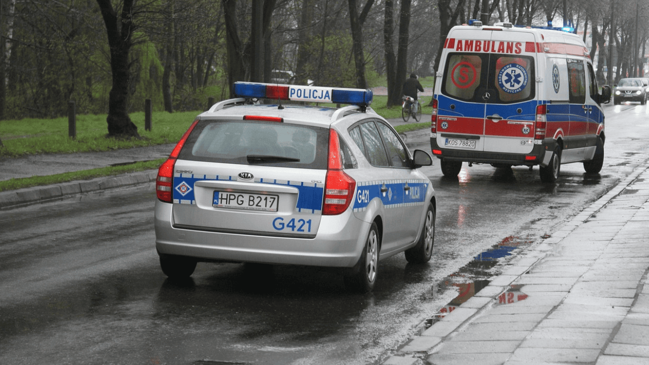 Szukali babci od wielu godzin. Policjanci zajrzeli do szamba, doszło do tragedii