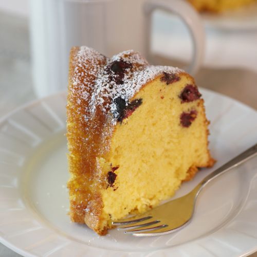 Babka z owocami sezonowymi. Jesienią ten przepis jest hitem