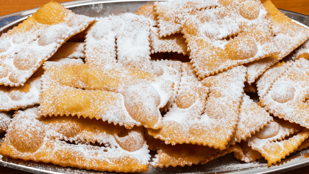 Włosi oszaleli na punkcie tych "faworków". Są lekkie i chrupiące