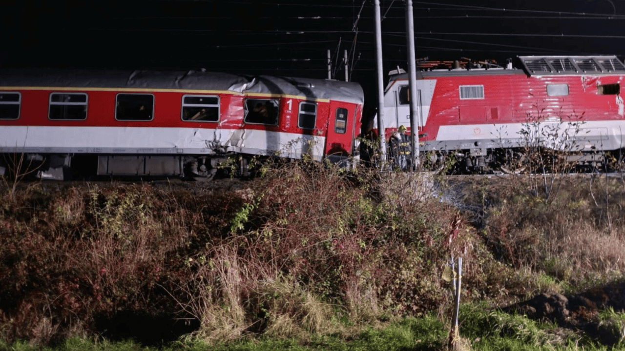 Katastrofa kolejowa, zderzyły się dwa pociągi. Jest wielu rannych