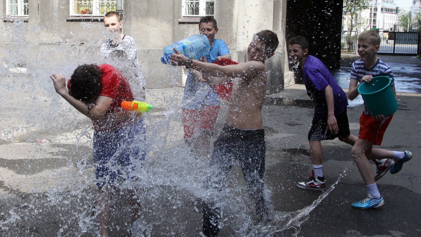 Za taki numer w Śmigus-Dyngus choćby 5 tys. zł kary. Policja nie będzie miała litości