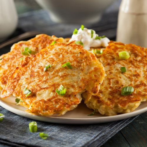 Sposób babci na placki ziemniaczane. Są chrupiące i nie ciemnieją