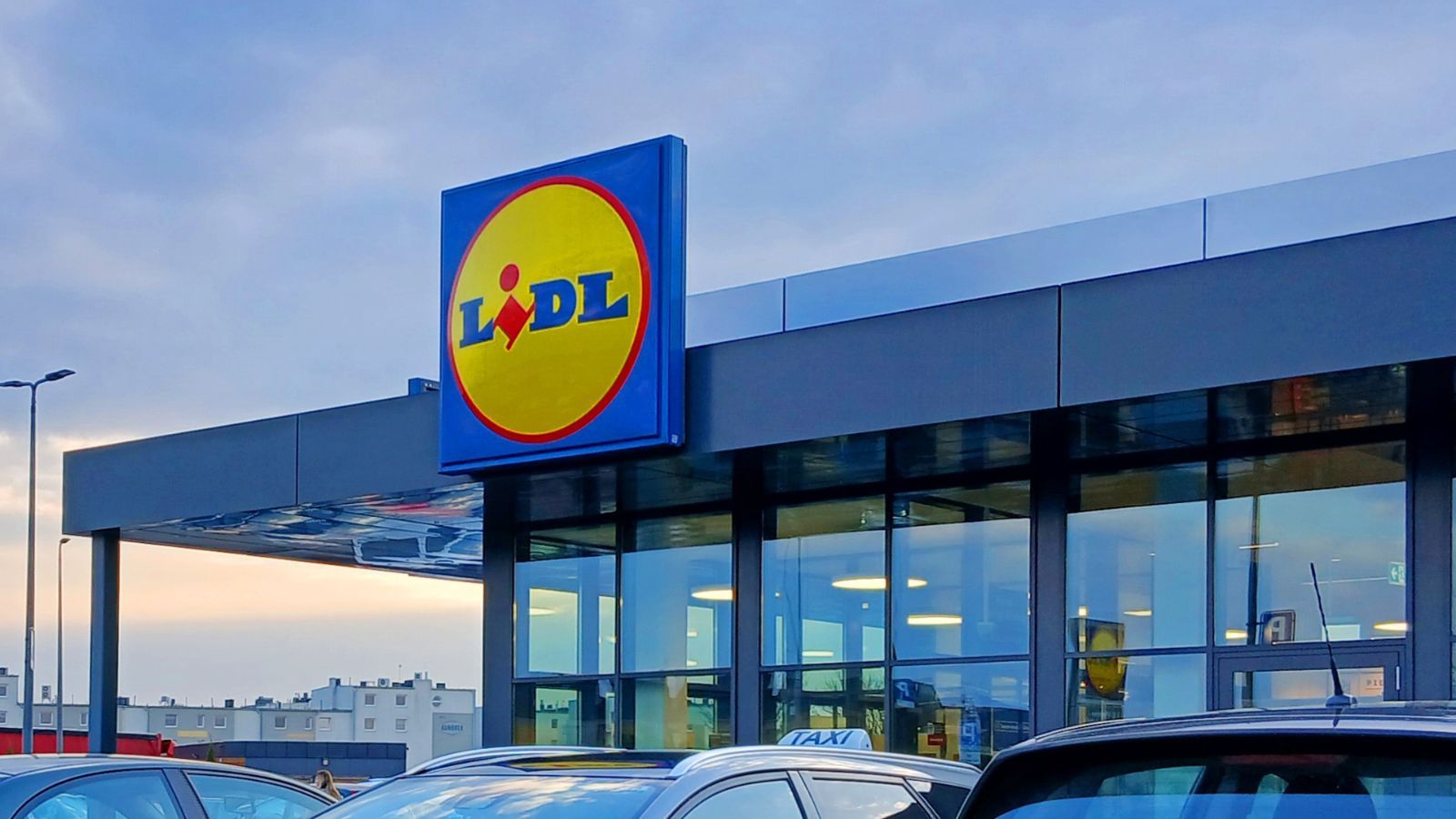 Obiad za pół ceny w Lidlu. Przed weekendem duże przeceny na popularne produkty
