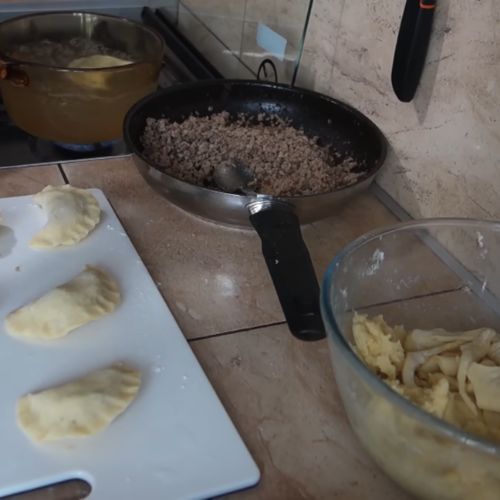 Pierogi przygotowywane z farszem