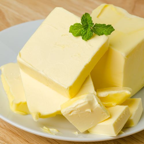 Domowe masło zrobisz w 4 minuty. Wystarczy słoik i 2 składniki