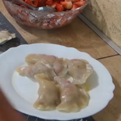 Henia podzieliła się przepisem na pierogi z truskawkami. Proporcje są mistrzowskie