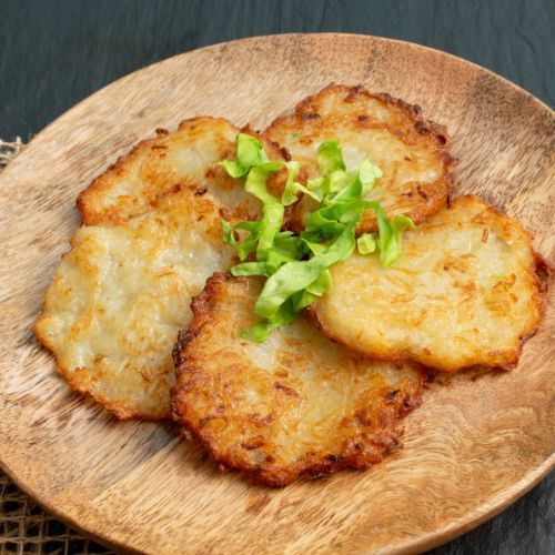 Co dodać do placków ziemniaczanych? Będą chrupiące i nie ściemnieją