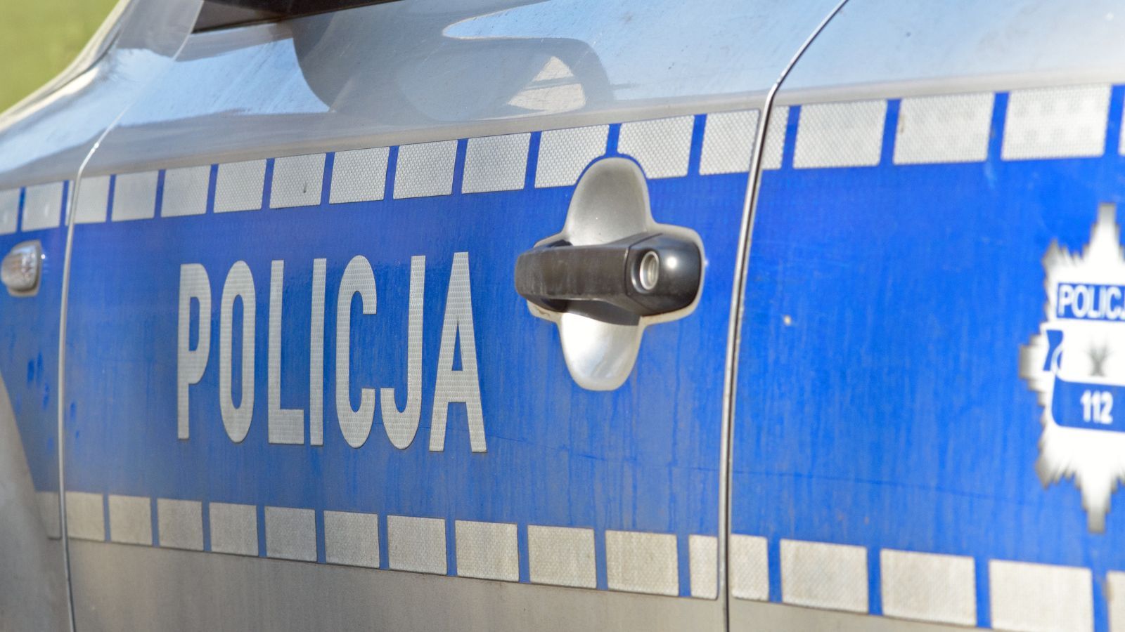 7-latek odpalił samochód i wjechał w 5-letnią siostrzyczkę. Wiemy, w jakim jest stanie