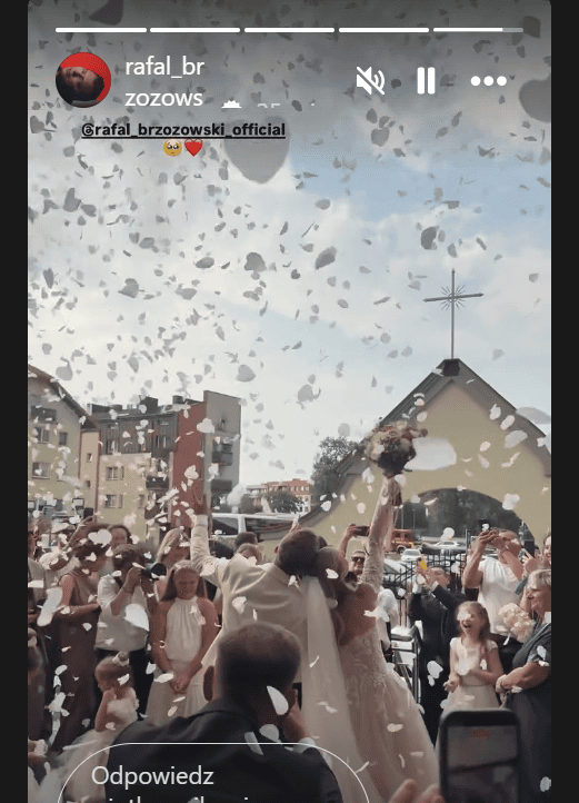 Pierwsze kadry młodej pary. Brzozowski tak uczcił swoją żonę. Morze gratulacji