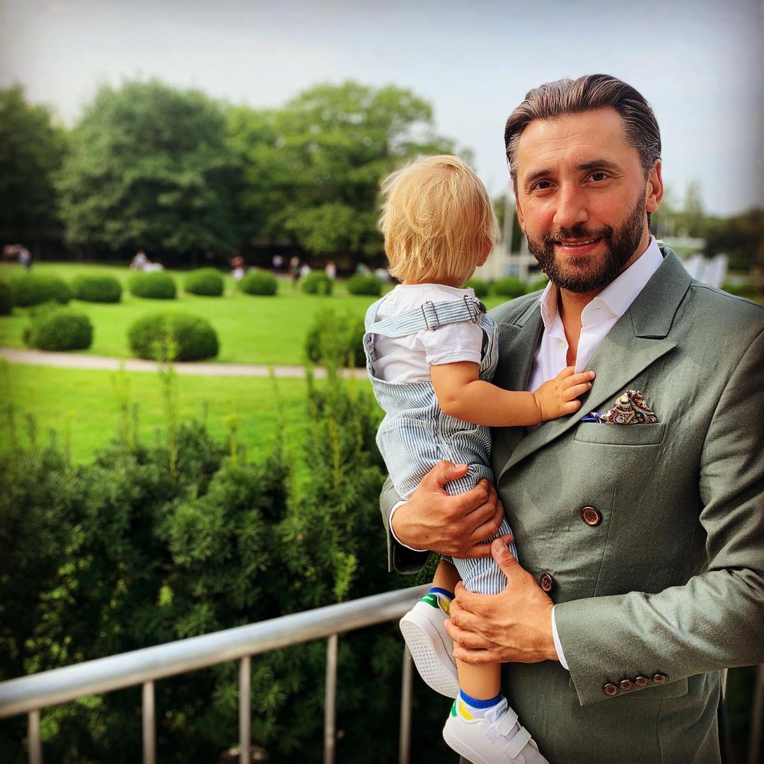 Rafał Maserak z synem, fot. Instagram @rmaserak