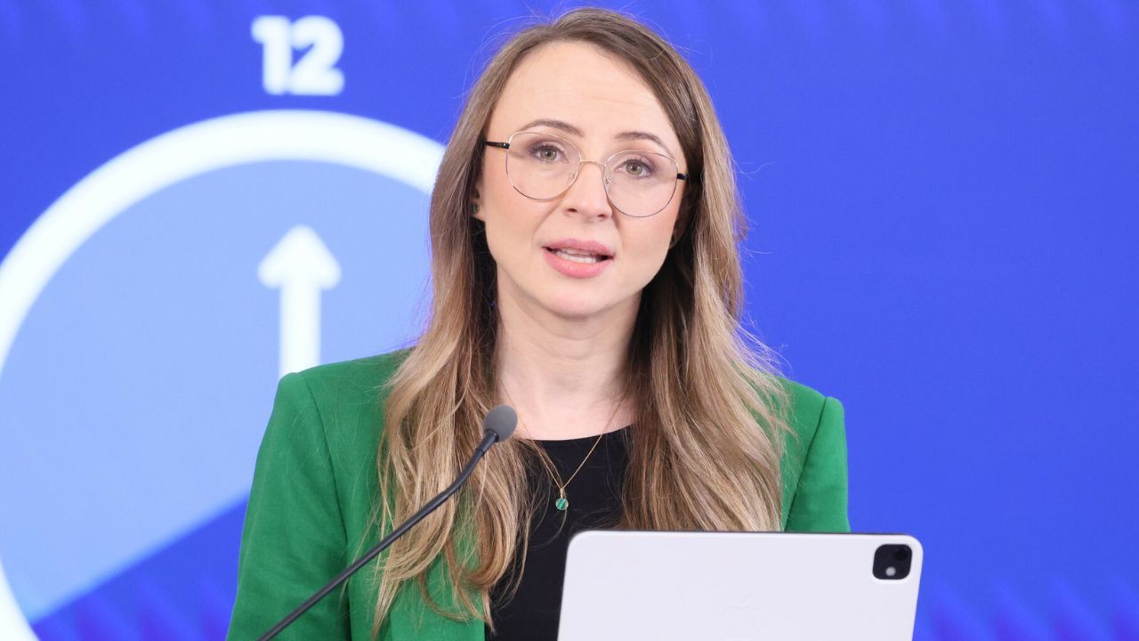 Agnieszka Dziemianowicz-Bąk, resort pracy, nowe przepisy, dopłata 50 proc. do pensji