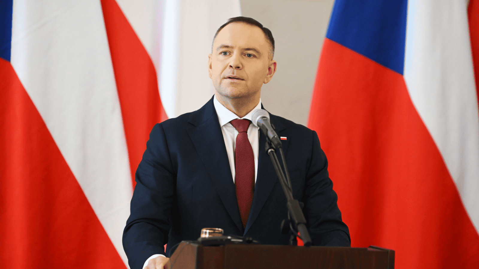 Karol Nawrocki na szczycie najnowszego sondażu. Na drugim miejscu aż trzech polityków