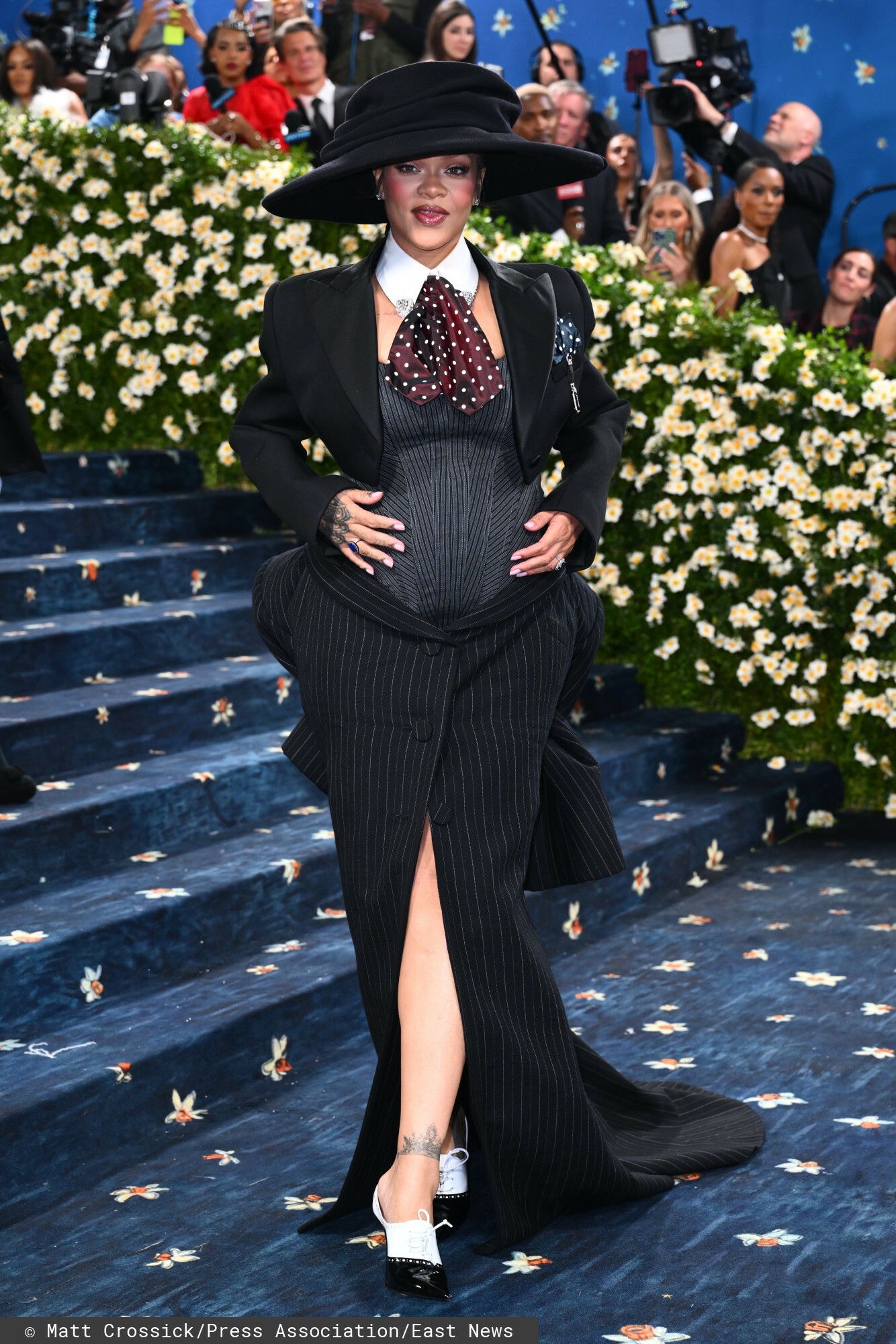 MET Gala 2025. Kreacje gwiazd: Miley Cyrus, Dua Lipa, Sabrina Carpenter i wiele innych