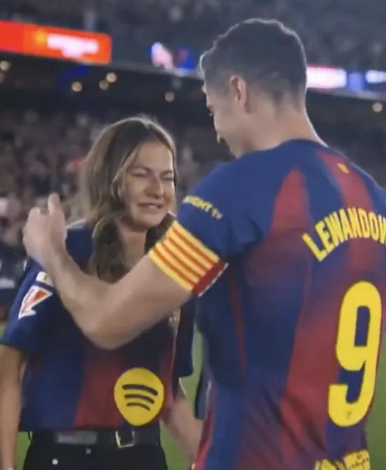 Zapłakana Ania Lewandowska weszła na Camp Nou. O tym, co zrobiła później, piszą media z całego świata