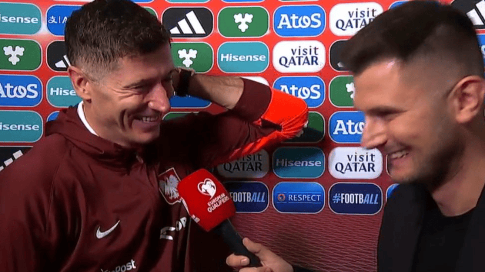 Lewandowski nie mógł się powstrzymać. po tym pytaniu. Parsknął śmiechem przed kamerami TVP