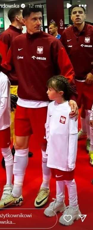 Robert Lewandowski na meczu z córką, fot. Instagram