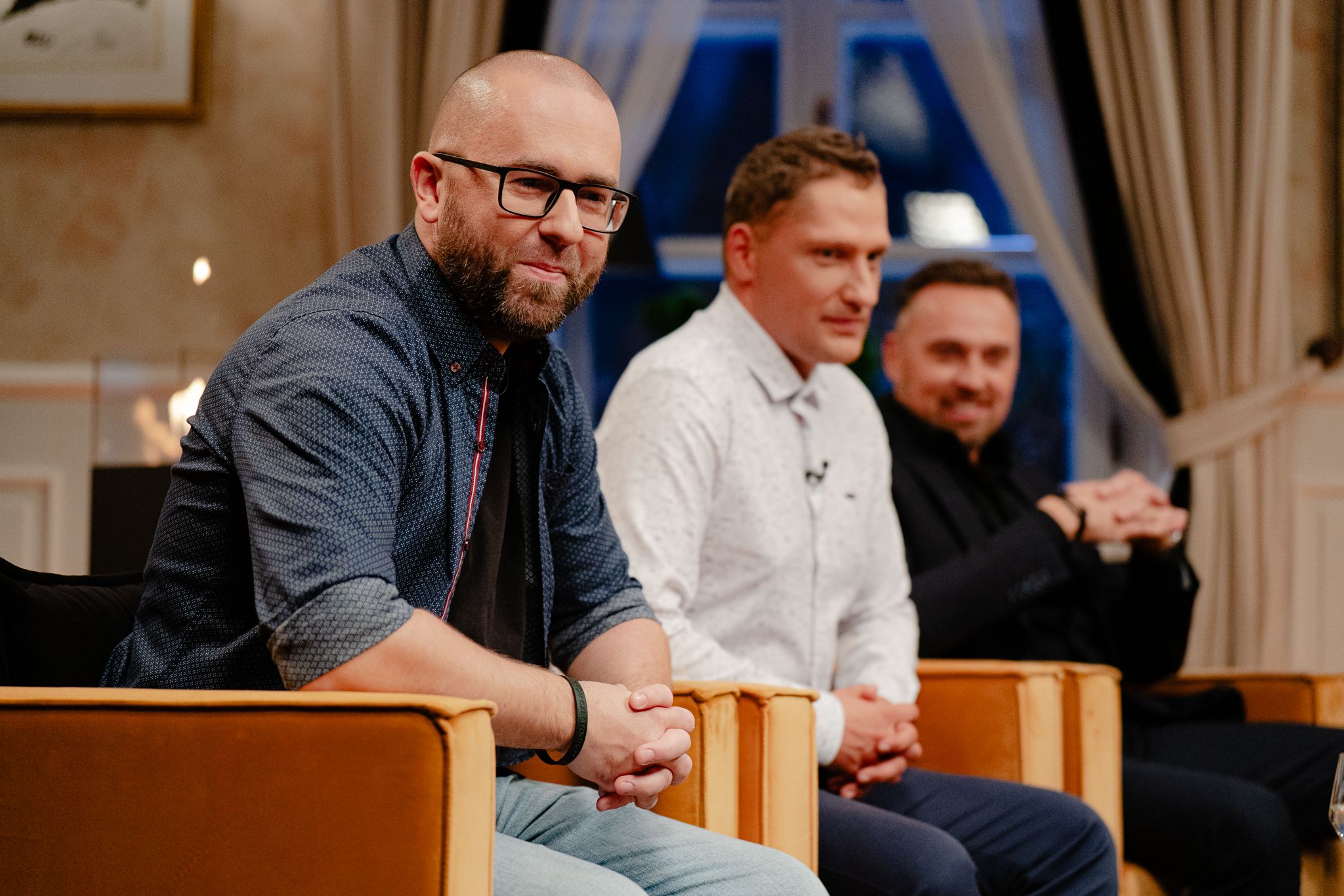 Uczestnicy "Rolnik szuka żony" w finale programu. Barbara, Roland, Krzysztof, Gabriel i Arkadiusz skradli show