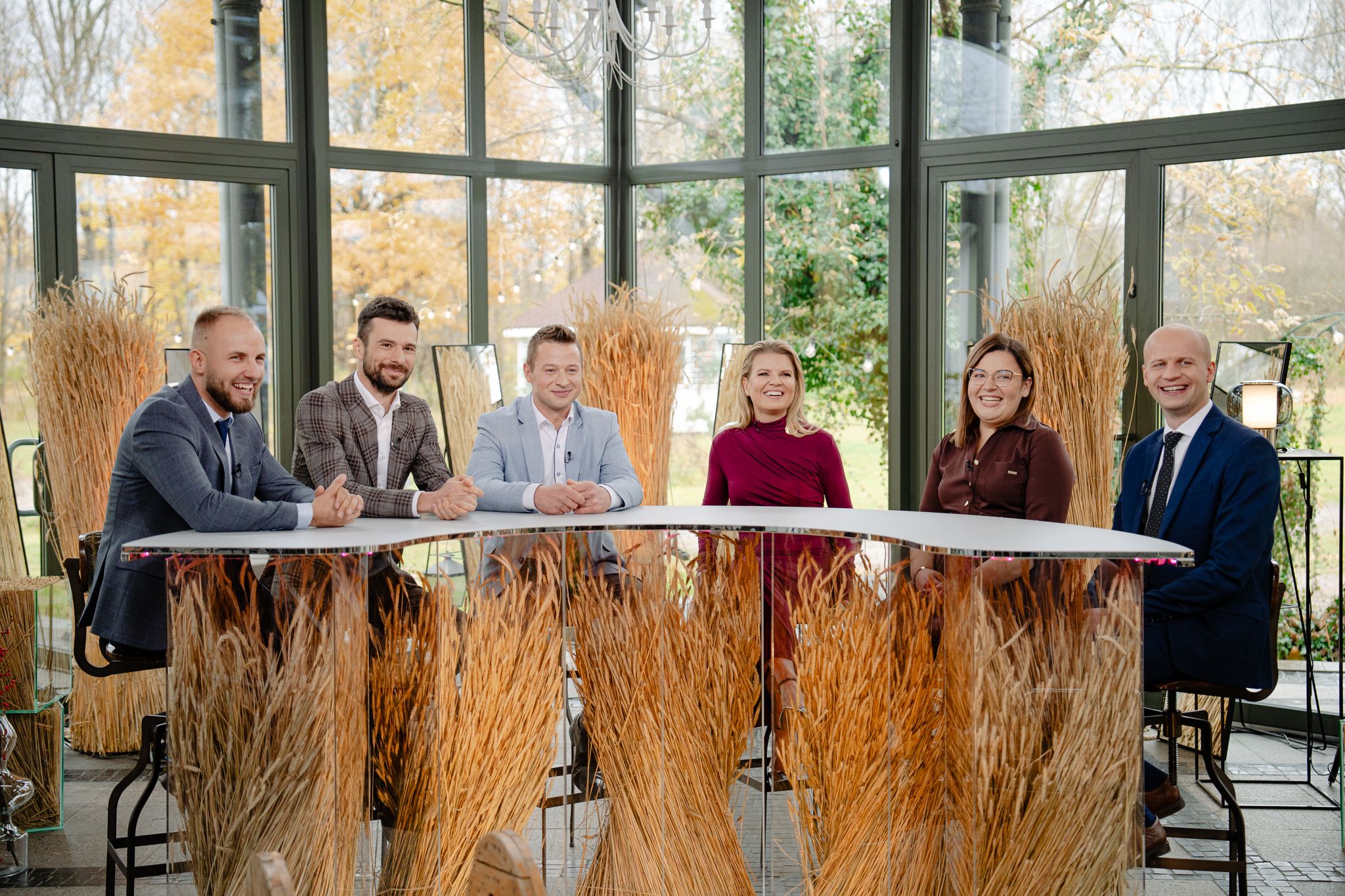 Uczestnicy "Rolnik szuka żony" w finale programu. Barbara, Roland, Krzysztof, Gabriel i Arkadiusz skradli show