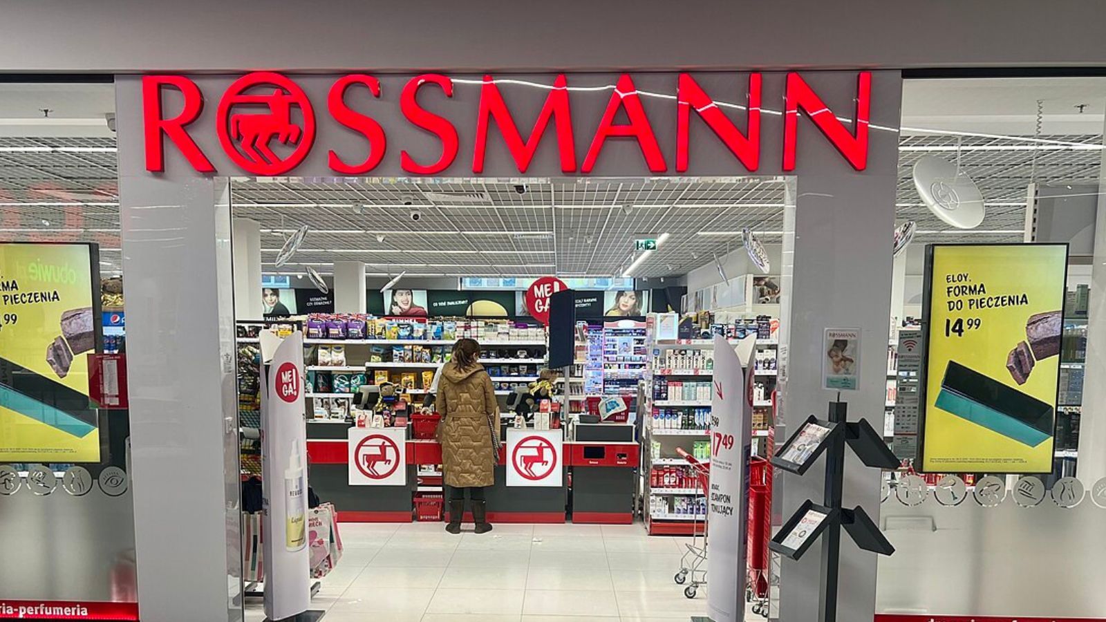 Szalone promocje w Rossmannie. Akcje 1+1, przeceny choćby do 50%, a te produkty jak za darmo