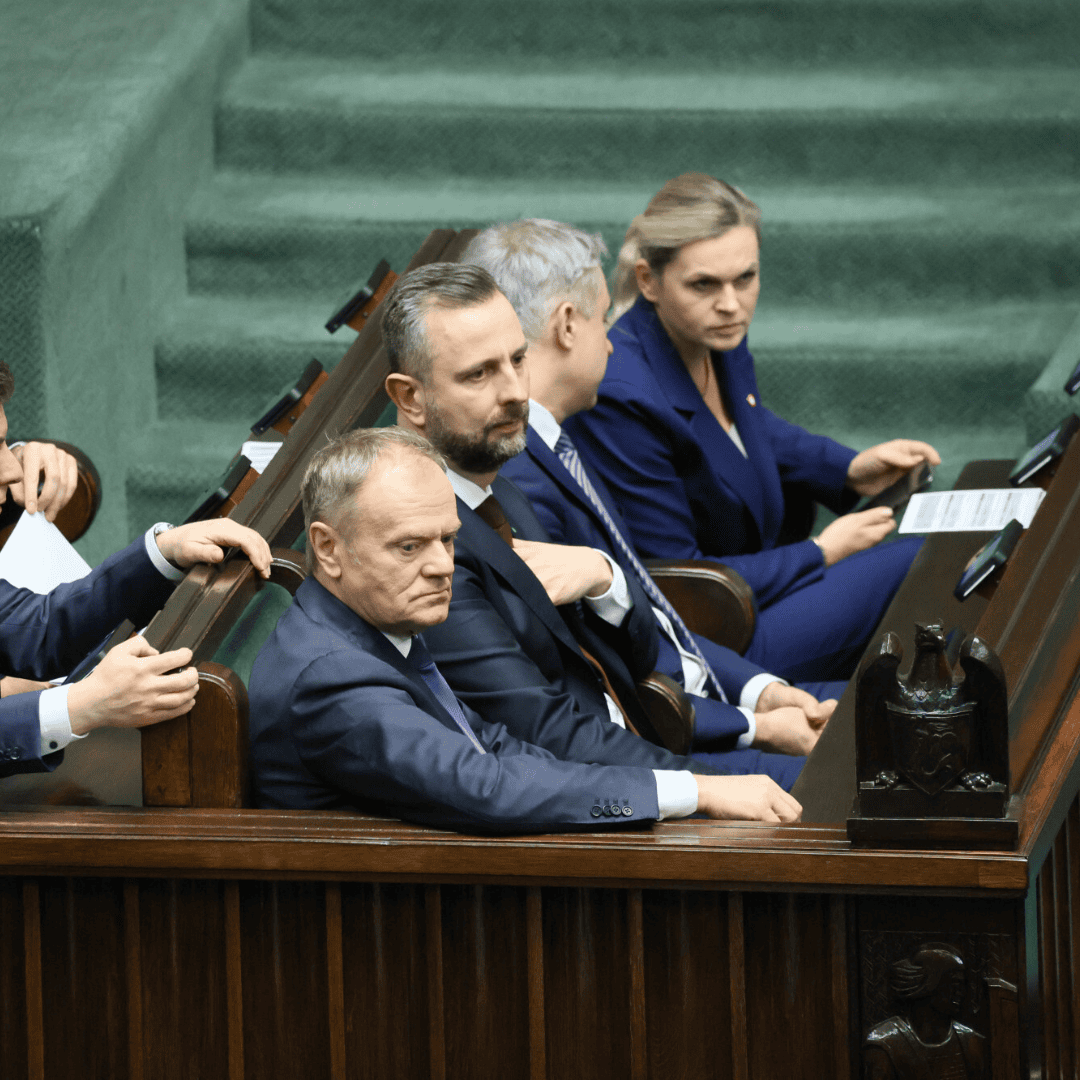 Kulisy pilnego spotkania w KO. Wiadomo, co Tusk mówił o Kaczyńskim za zamkniętymi drzwiami
