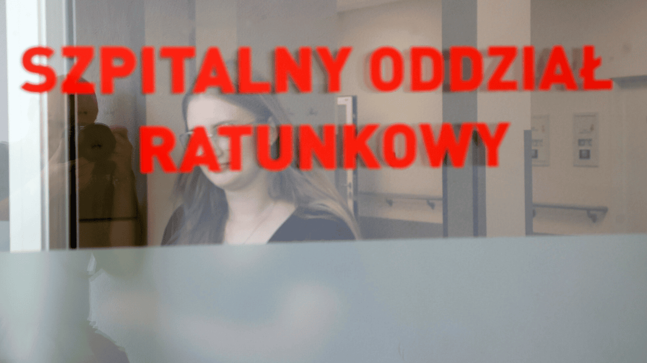 Brutalny atak na pielęgniarkę. Waliła jej głową o podłogę