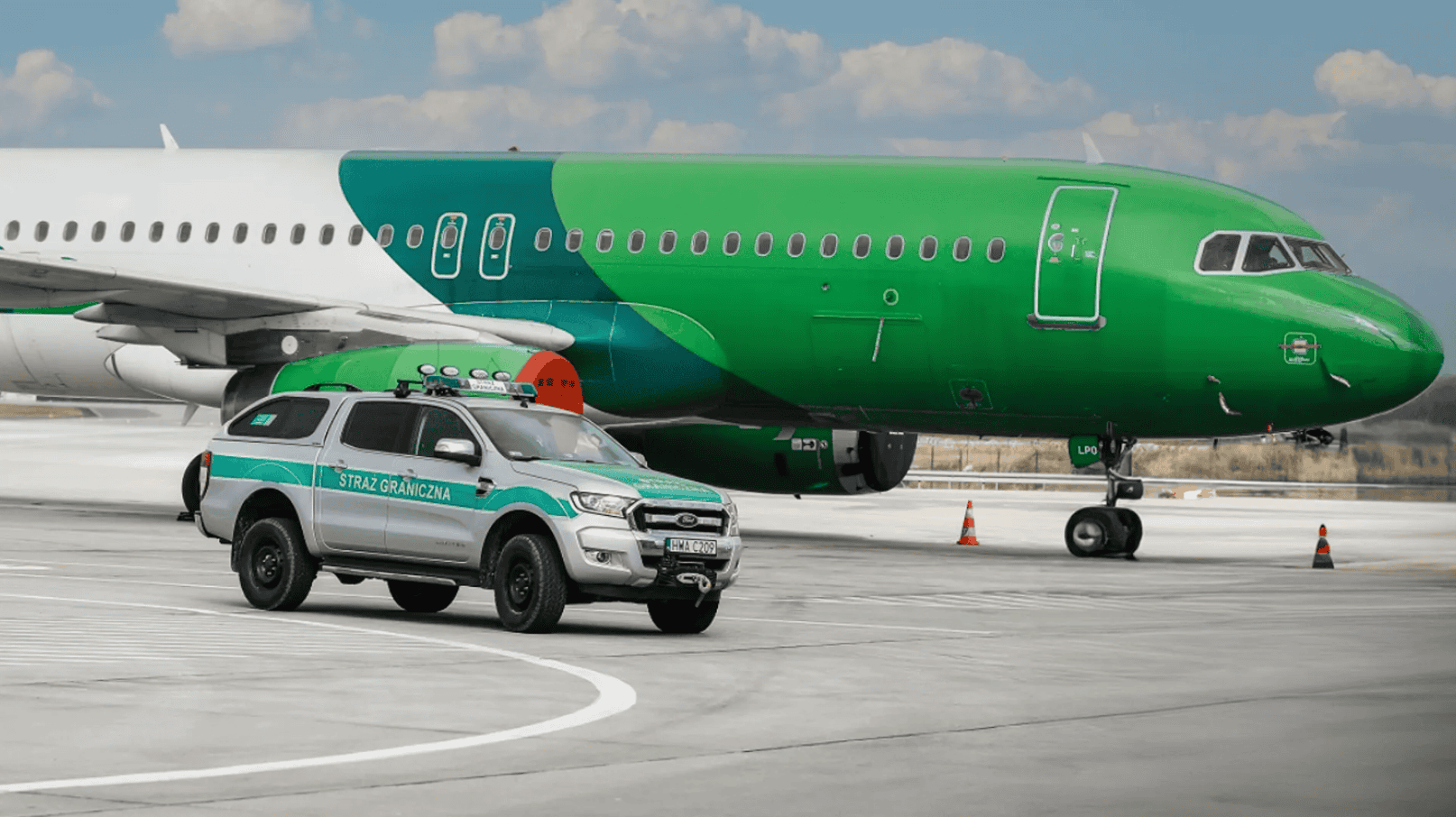 Alarm na lotnisku Chopina. Do akcji wkroczyli pirotechnicy