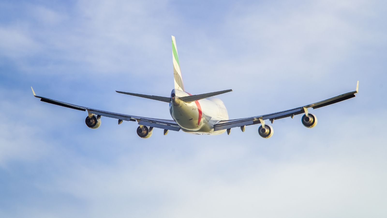 Znane biuro podróży idzie na dno? Wakacje tysięcy Polaków zagrożone