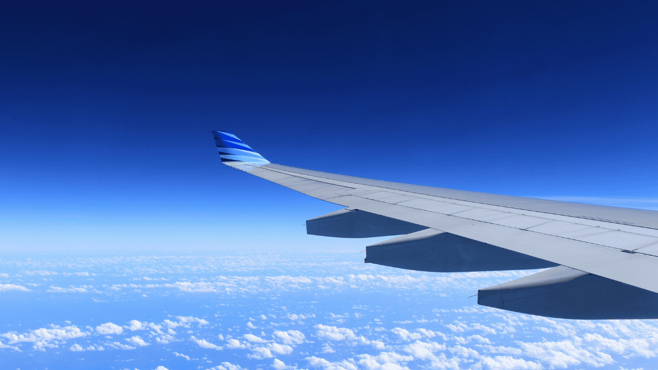 Pierwszy stopień zagrożenia na Okęciu. Ogromne problemy samolotu WizzAir