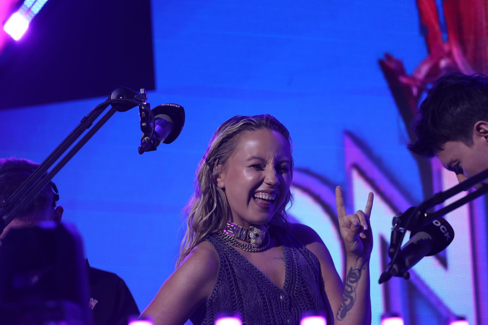 Co wyprawiała gwiazda TVN za kulisami imprezy! Te zdjęcia nie powinny wypłynąć do mediów