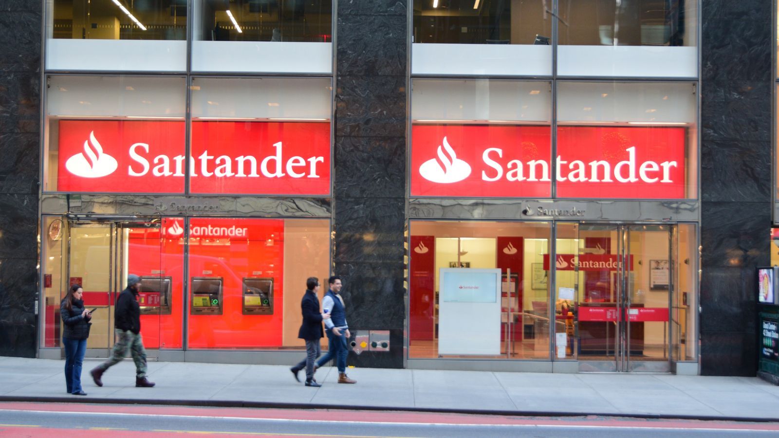 Santander Bank znika z rynku. Pilne wieści dla 6 milionów klientów